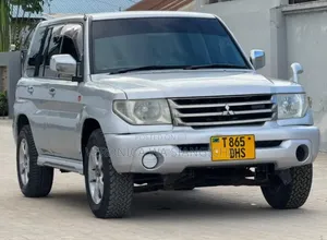 Mitsubishi Pajero 2001 Silver
