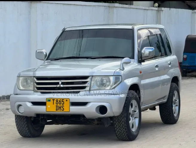 Mitsubishi Pajero 2001 Silver
