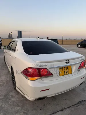 Toyota Crown 2010 White
