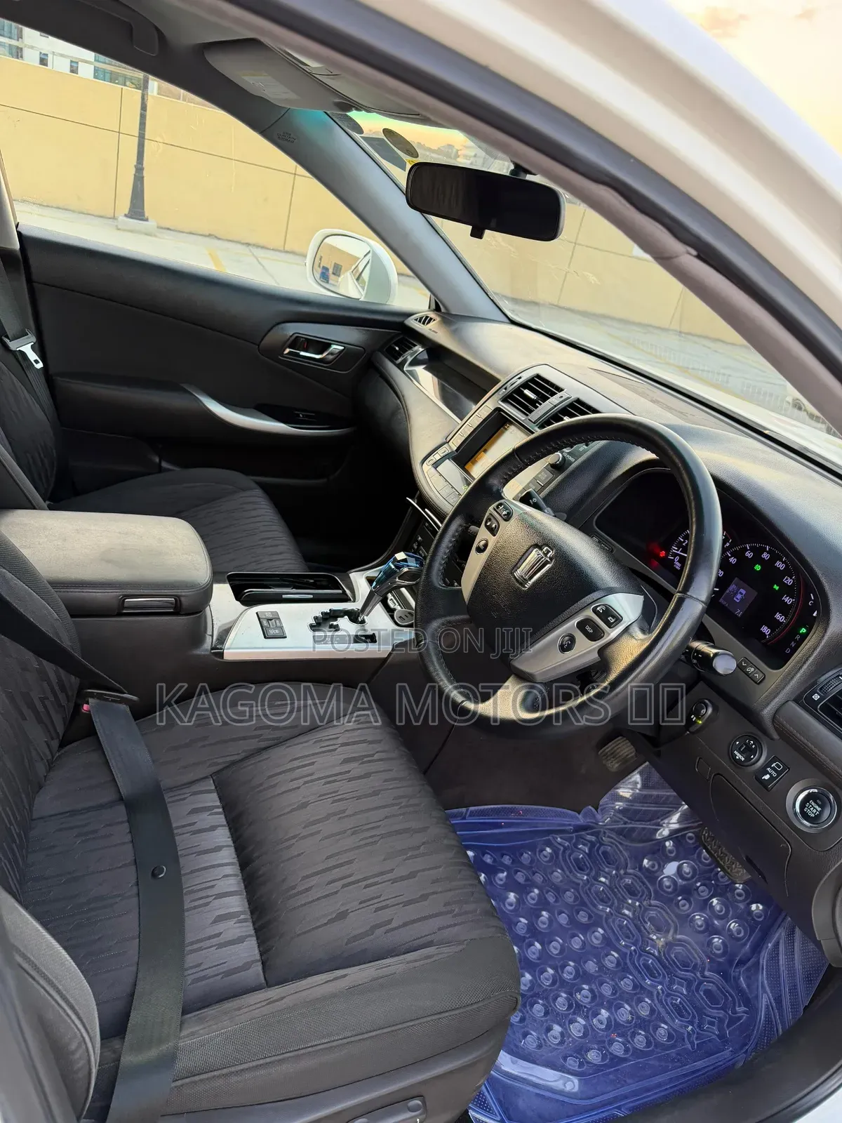 Toyota Crown 2010 White