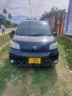 Toyota Porte 2004 Black