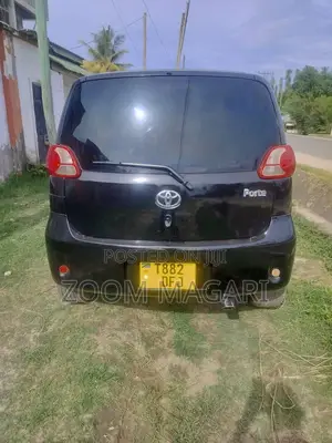 Toyota Porte 2004 Black