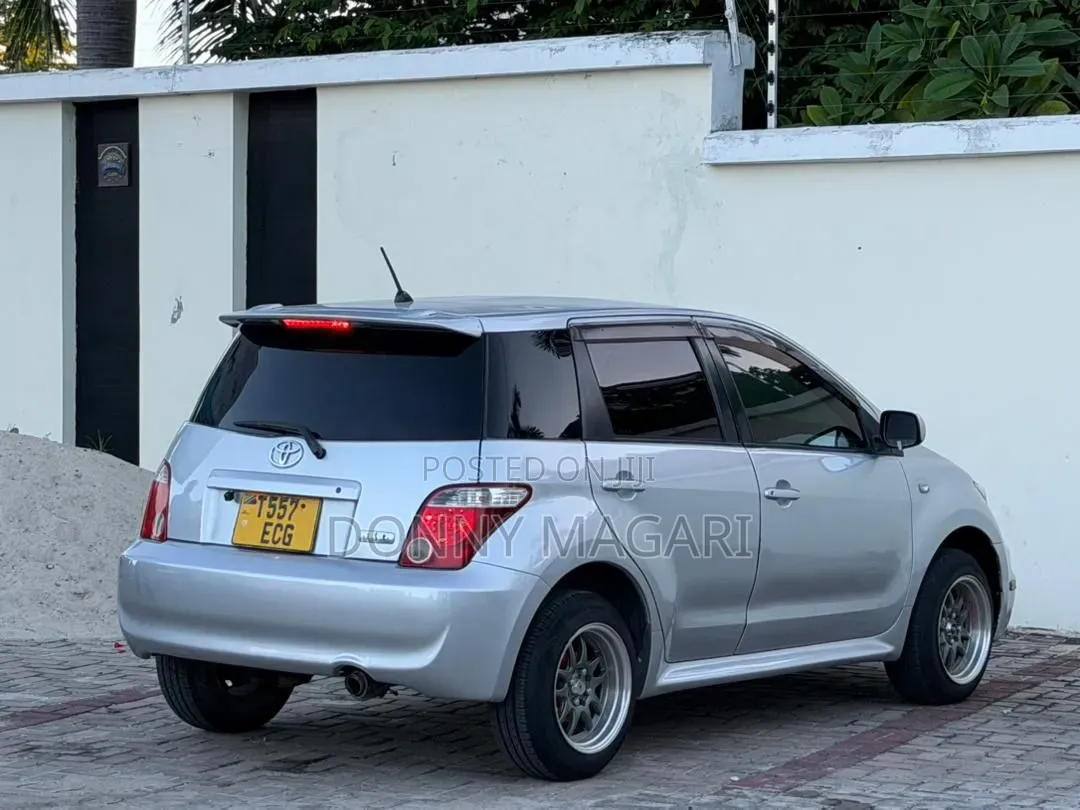 Toyota IST 2006 Silver