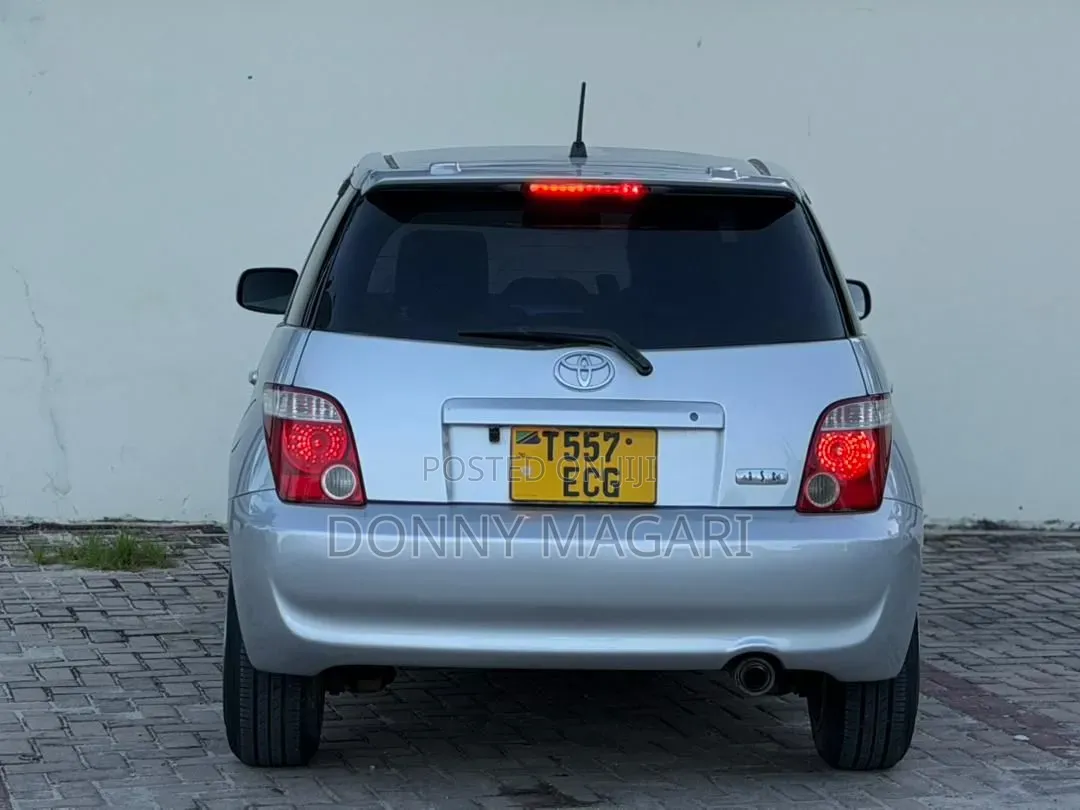 Toyota IST 2006 Silver