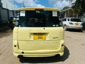 Toyota Sienta 2006 Yellow