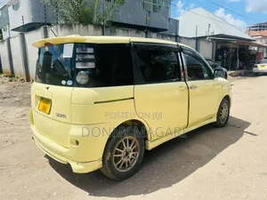 Toyota Sienta 2006 Yellow