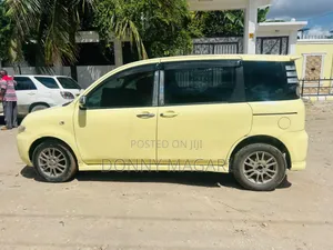 Toyota Sienta 2006 Yellow