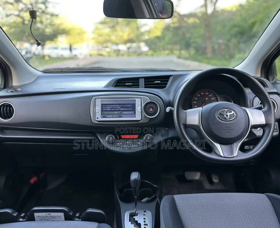 Toyota Vitz 2012 Silver