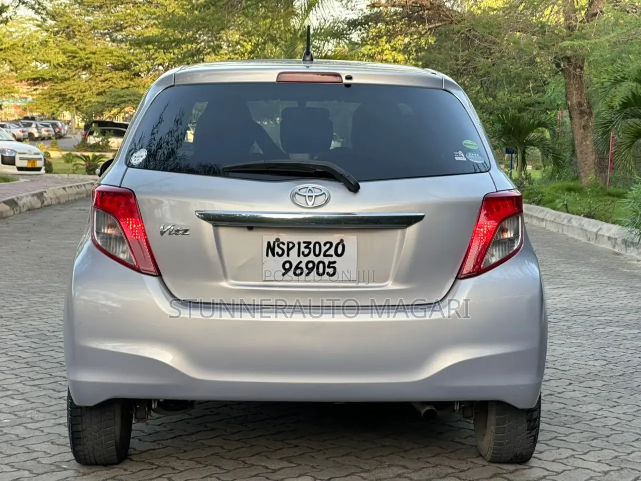 Toyota Vitz 2012 Silver