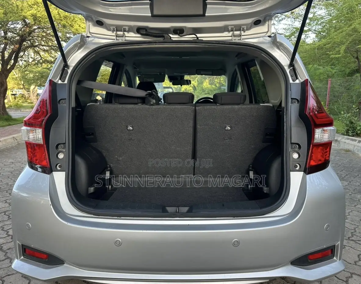 Toyota Vitz 2012 Silver