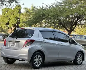 Toyota Vitz 2012 Silver