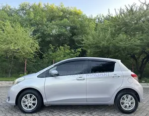 Toyota Vitz 2012 Silver