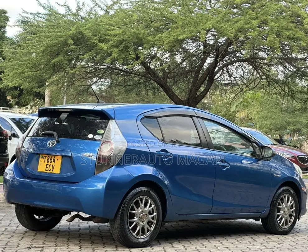 Toyota Aqua 2012 Blue