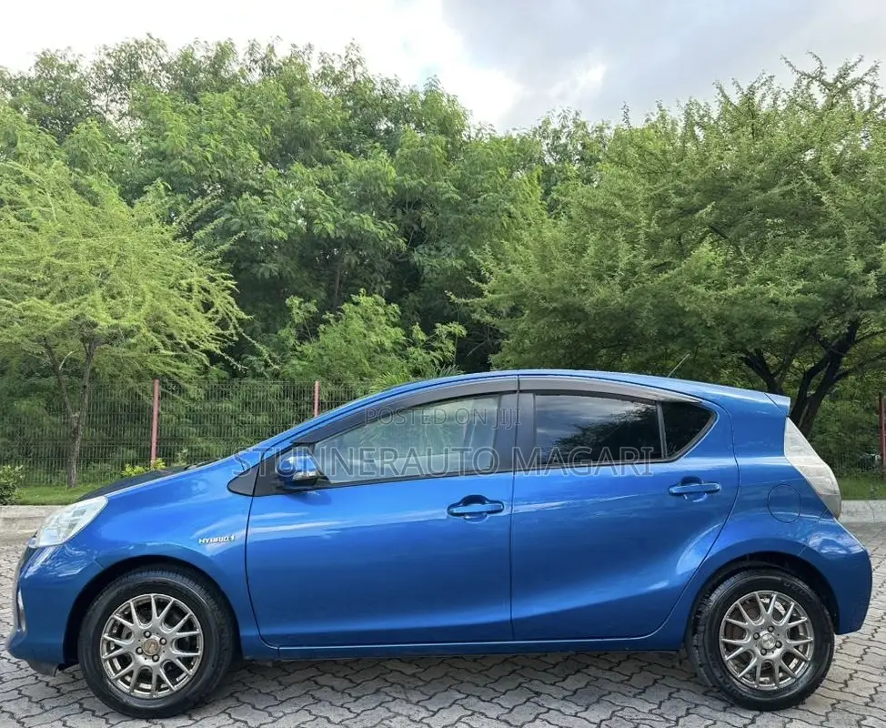 Toyota Aqua 2012 Blue