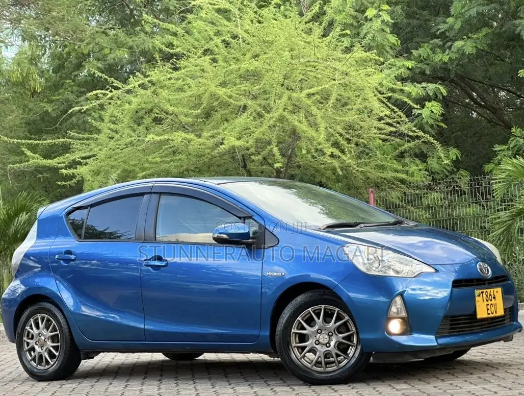 Toyota Aqua 2012 Blue