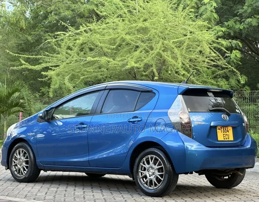 Toyota Aqua 2012 Blue