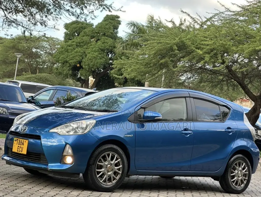 Toyota Aqua 2012 Blue