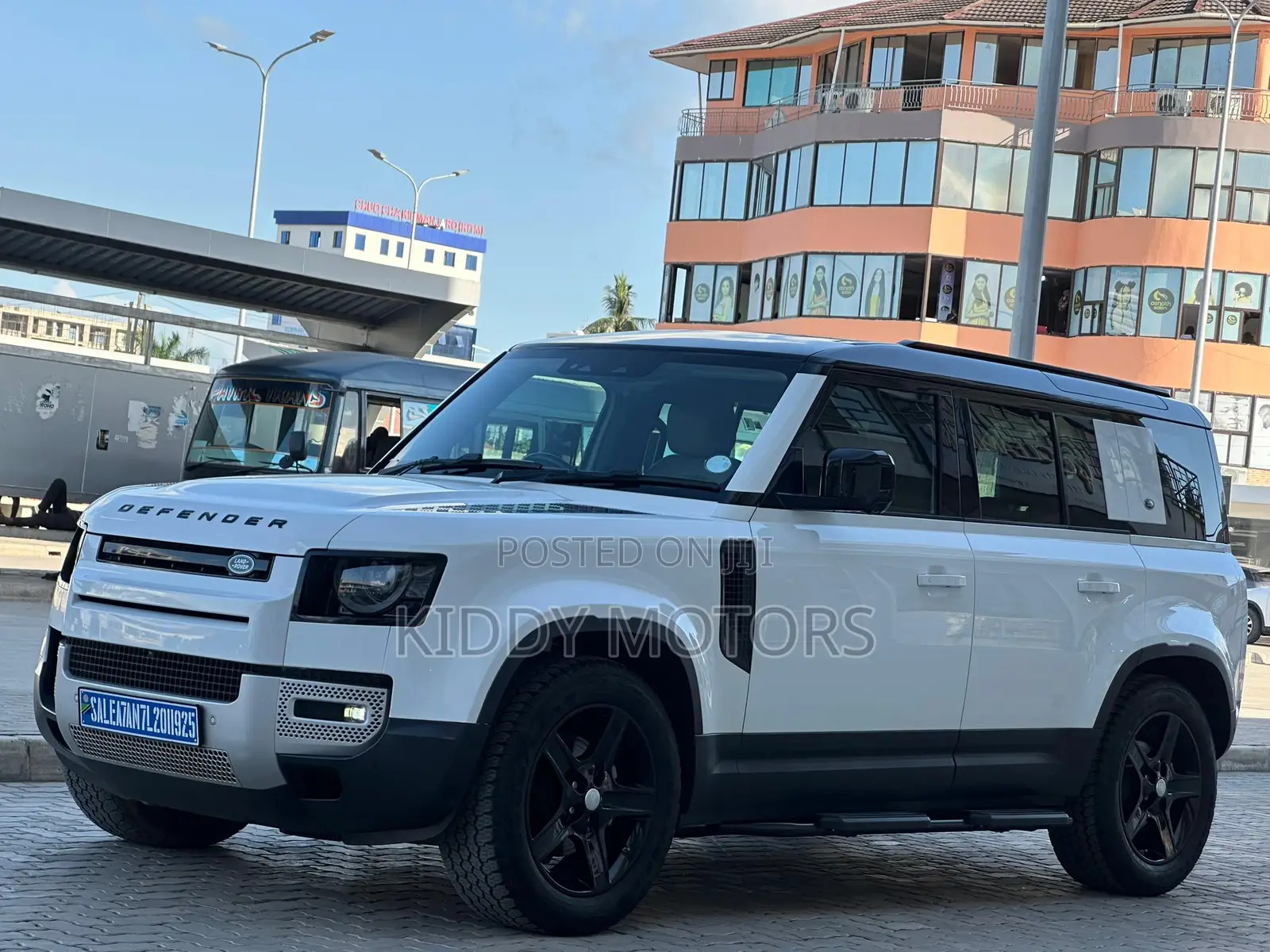 Land Rover Defender 2021 Pearl