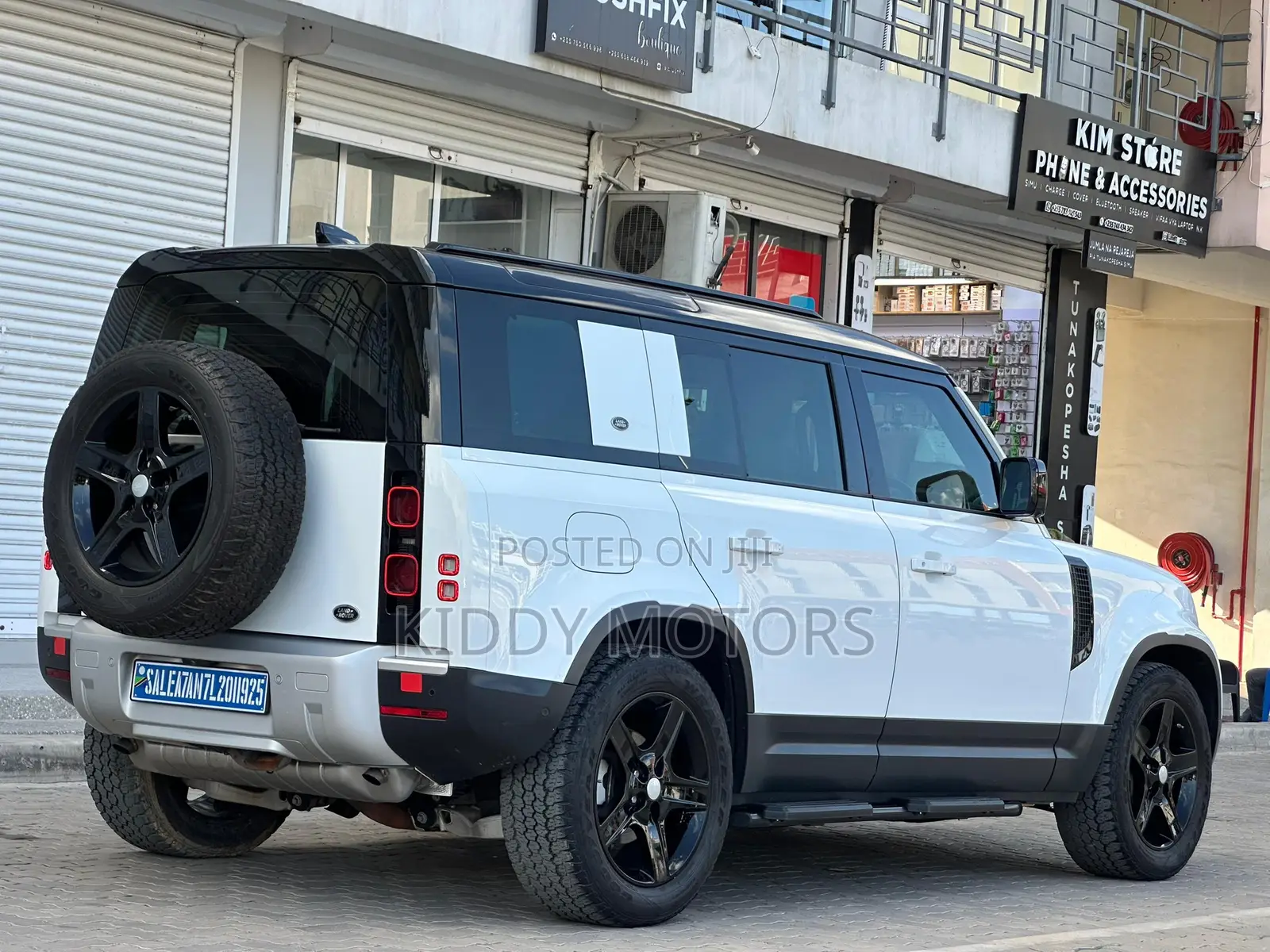 Land Rover Defender 2021 Pearl