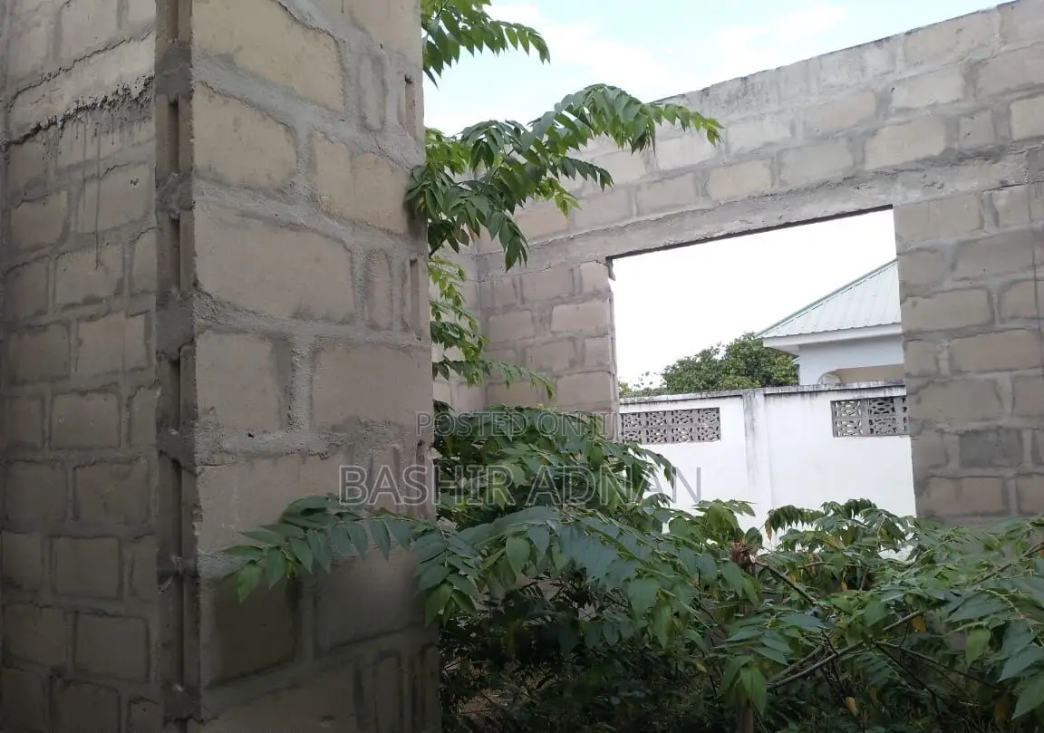 Pagala La Vyumba 3 Zuri Sebule,Dining,Jiko,Master Na Public Toilet.