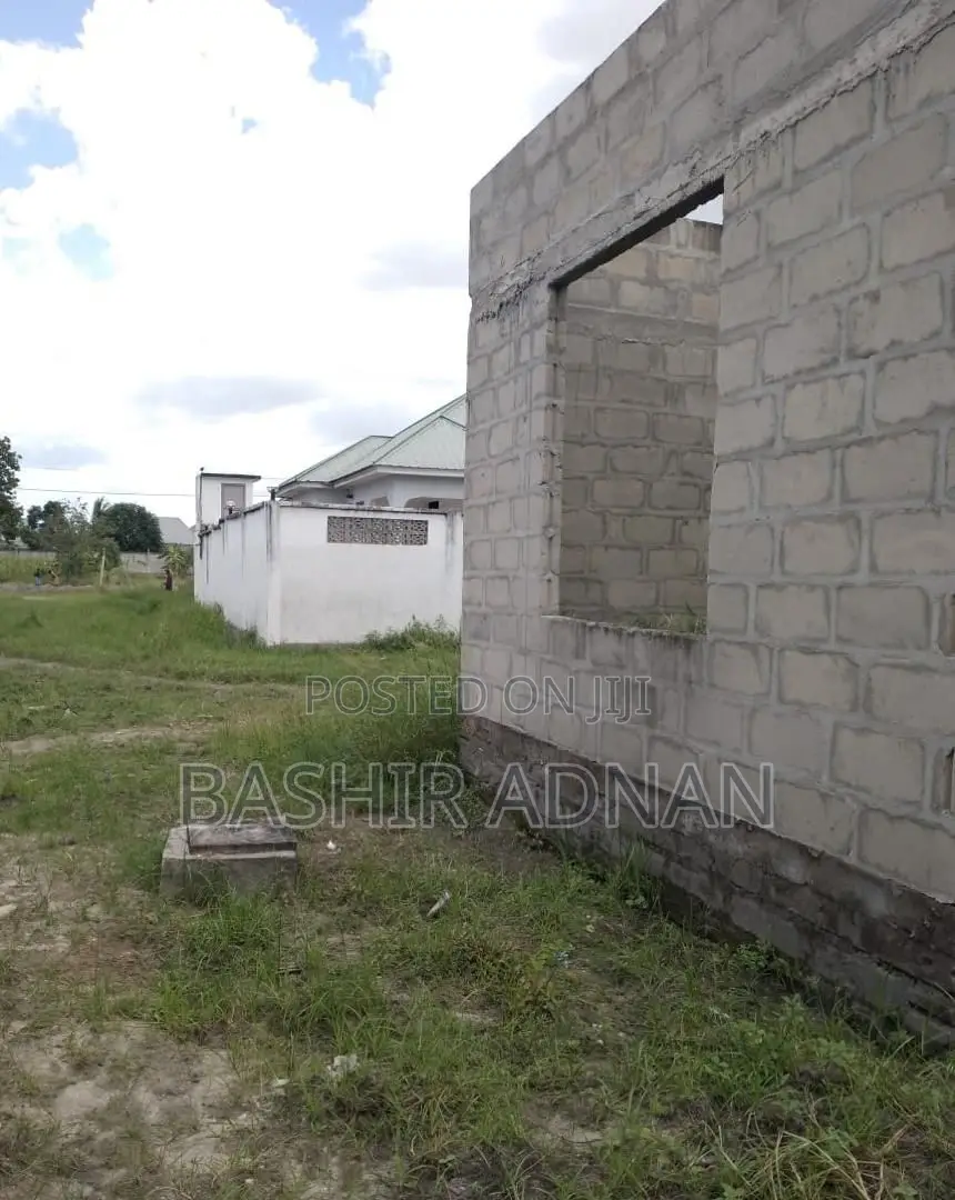 Pagala La Vyumba 3 Zuri Sebule,Dining,Jiko,Master Na Public Toilet.