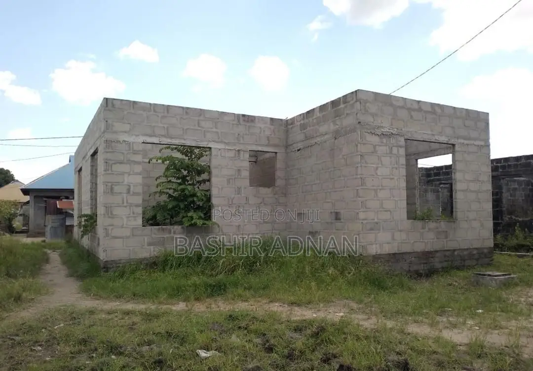 Pagala La Vyumba 3 Zuri Sebule,Dining,Jiko,Master Na Public Toilet.