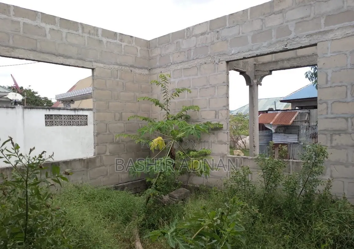 Pagala La Vyumba 3 Zuri Sebule,Dining,Jiko,Master Na Public Toilet.