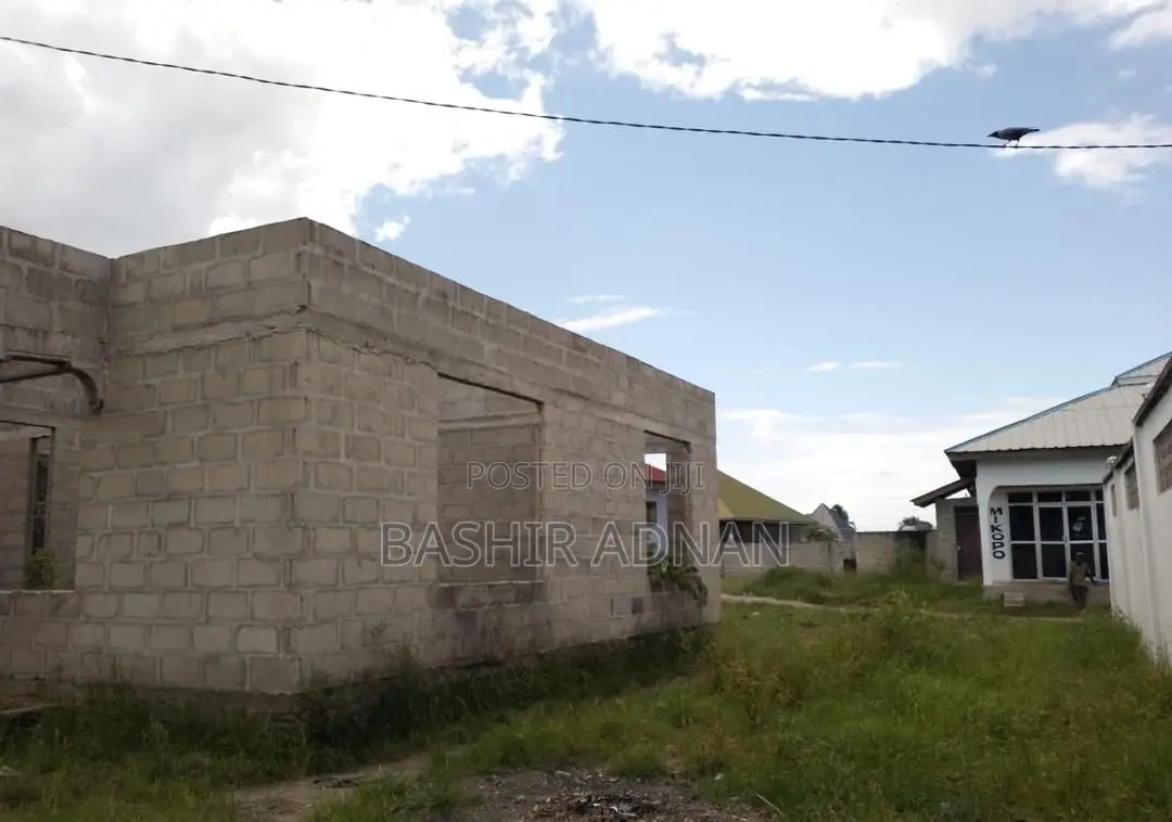 Pagala La Vyumba 3 Zuri Sebule,Dining,Jiko,Master Na Public Toilet.