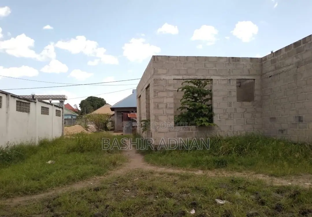 Pagala La Vyumba 3 Zuri Sebule,Dining,Jiko,Master Na Public Toilet.