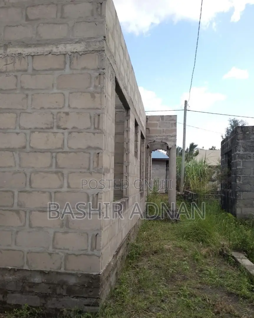 Pagala La Vyumba 3 Zuri Sebule,Dining,Jiko,Master Na Public Toilet.