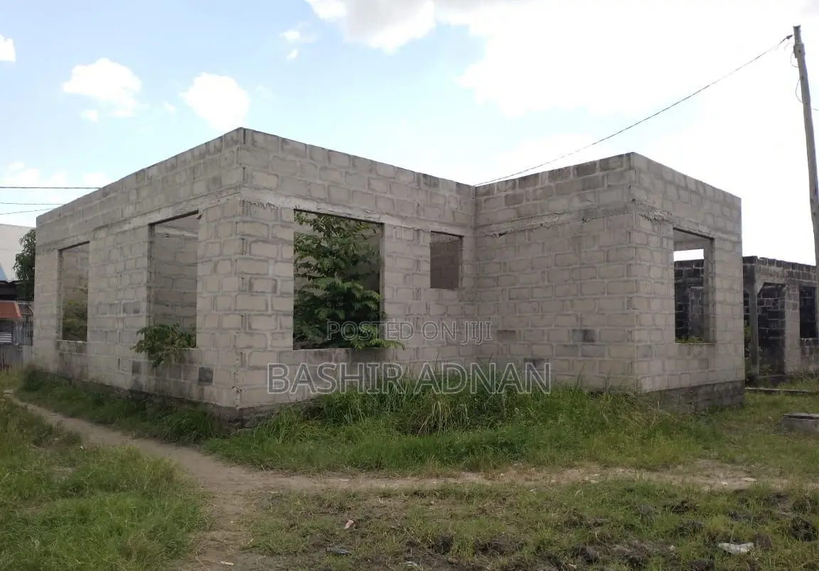 Pagala La Vyumba 3 Zuri Sebule,Dining,Jiko,Master Na Public Toilet.