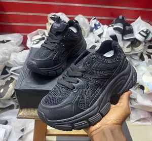 Fashion Inaanzia Kwenye Rubber 