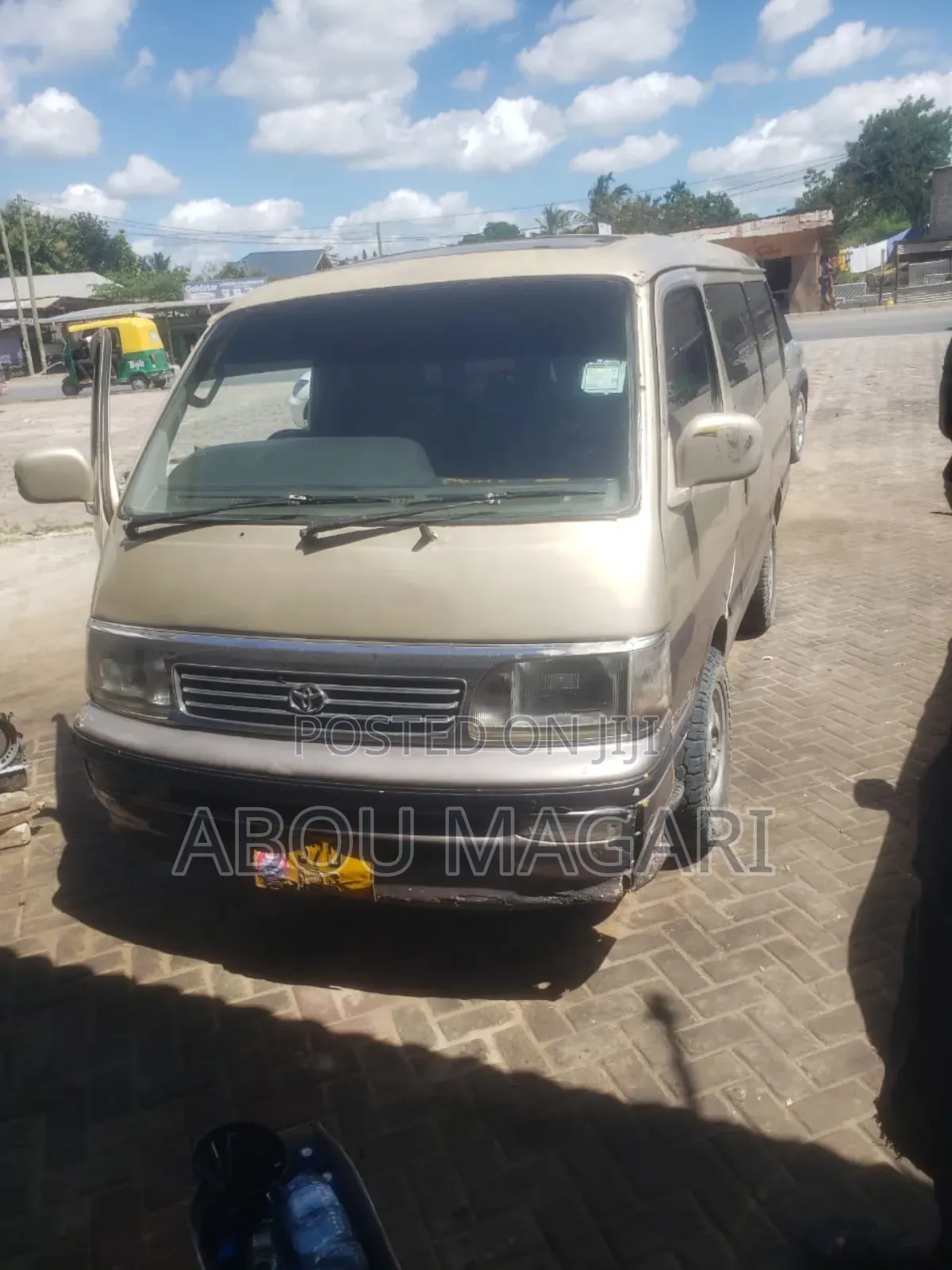 Toyota HiAce 2002 Gold