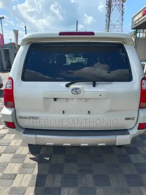 Toyota Hilux Surf 2006 White