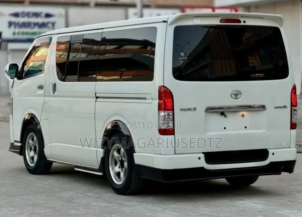 Toyota Quantum 2010 Beige