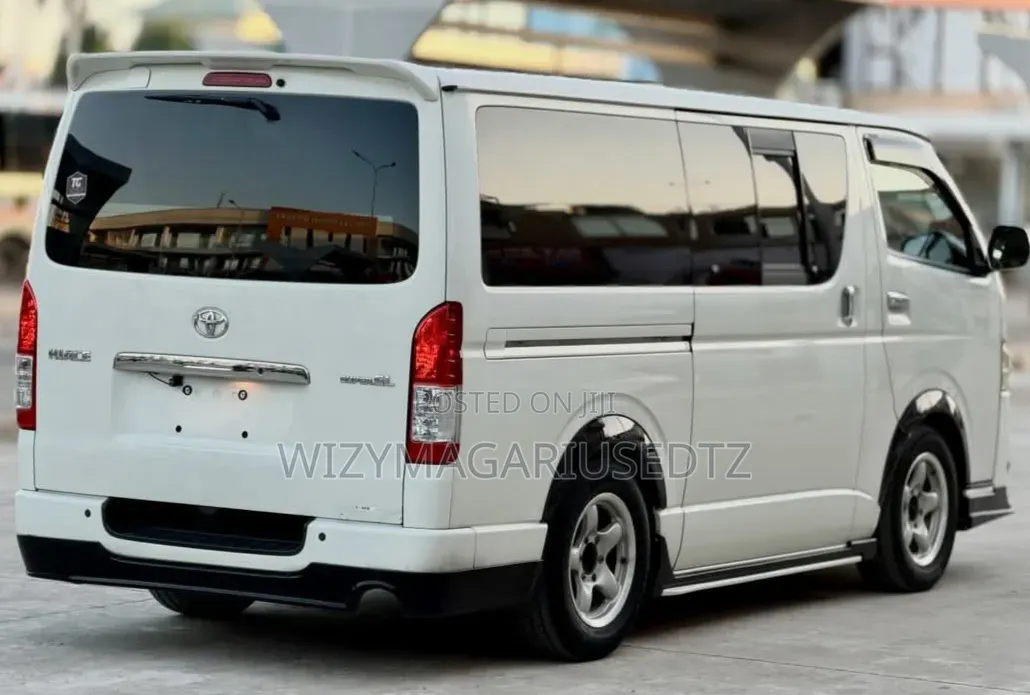 Toyota Quantum 2010 Beige