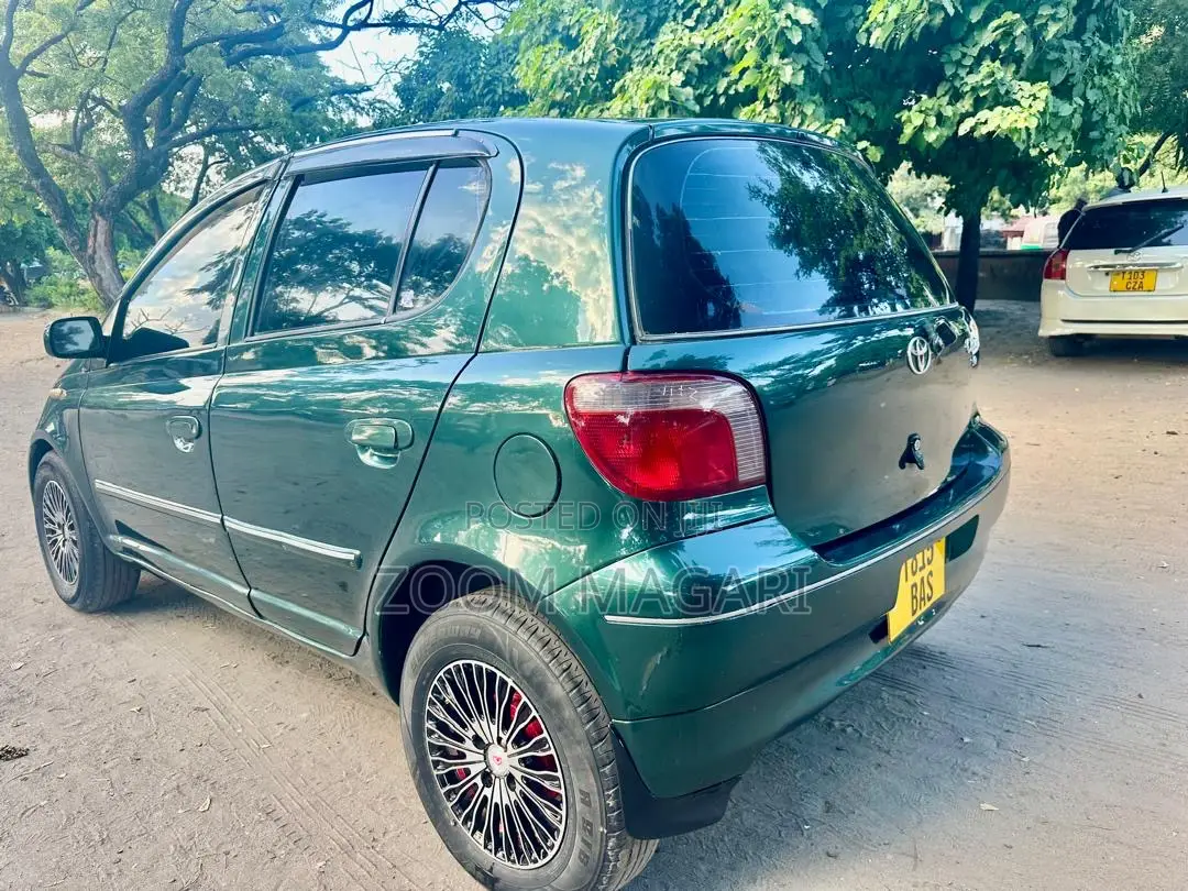 Toyota Vitz 2003 Green