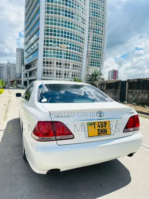 Toyota Crown Royale 2005 White