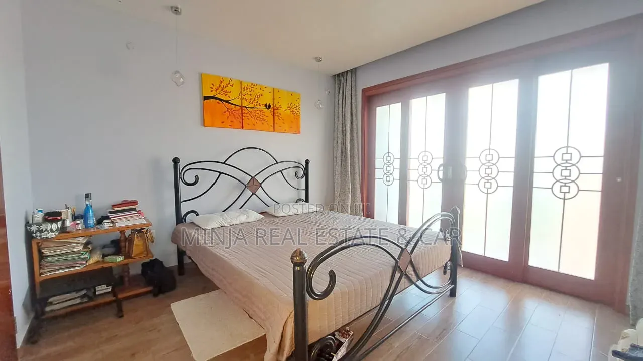 8bdrm House in Kigamboni for sale