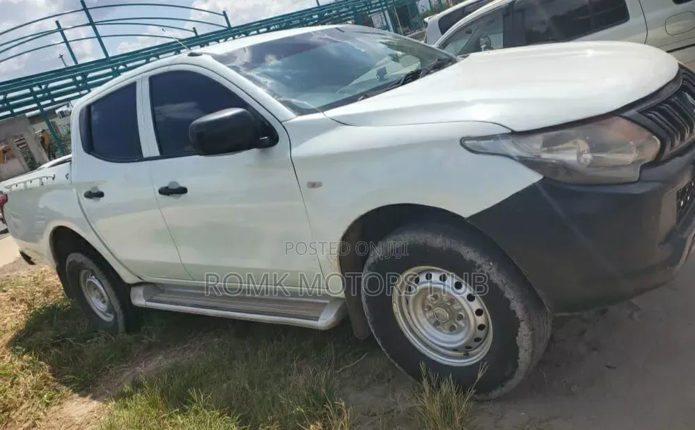 Mitsubishi L200 2008 White