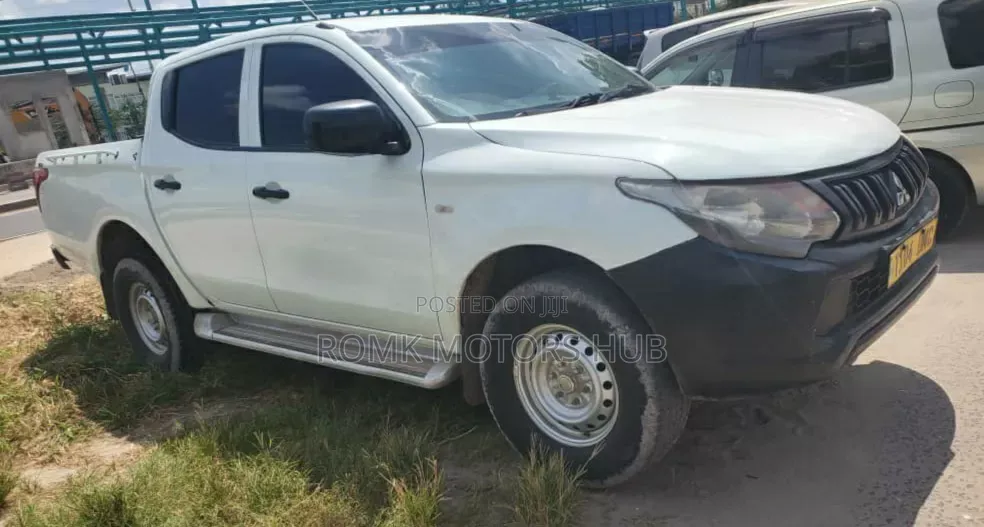 Mitsubishi L200 2008 White