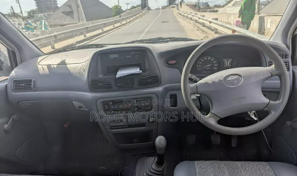 Toyota LiteAce Noah 2001 Silver