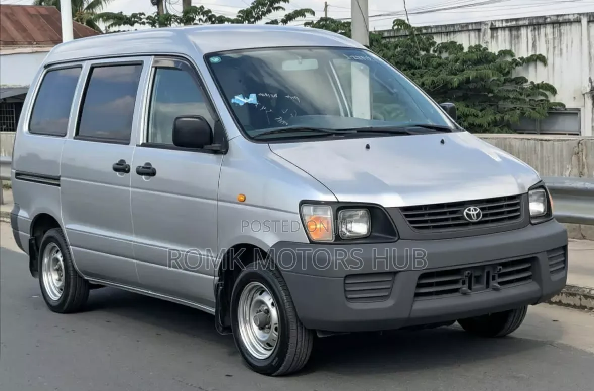 Toyota LiteAce Noah 2001 Silver