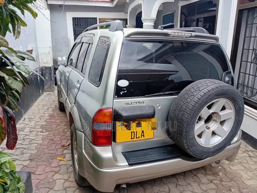 Suzuki Escudo 2001 Silver