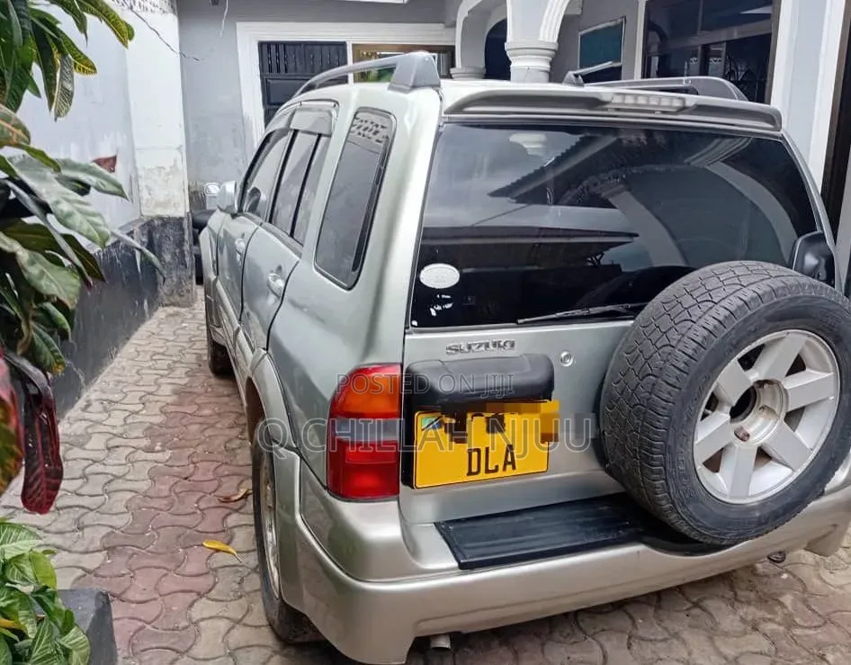 Suzuki Escudo 2001 Silver