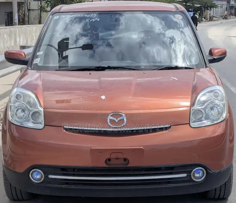 Mazda Verisa 2009 Orange