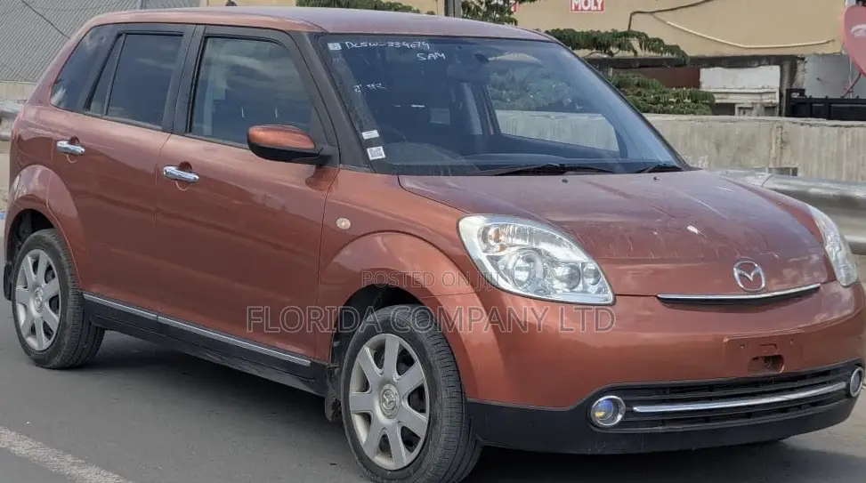 Mazda Verisa 2009 Orange