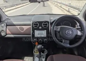 Mazda Verisa 2009 Orange