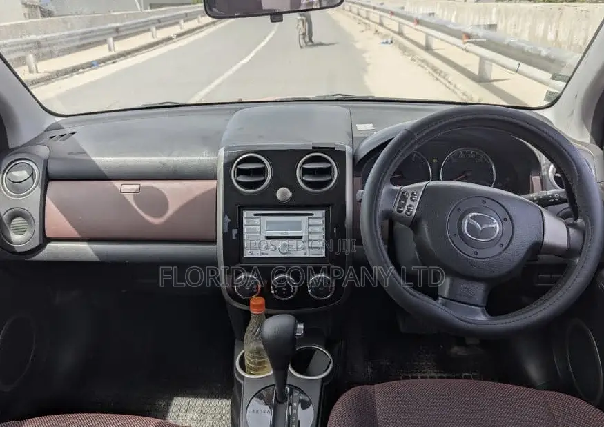 Mazda Verisa 2009 Orange