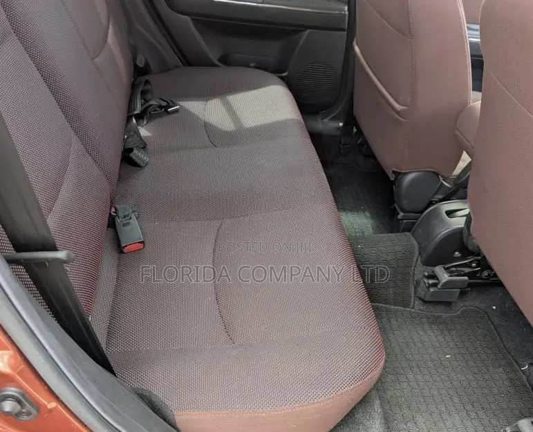 Mazda Verisa 2009 Orange